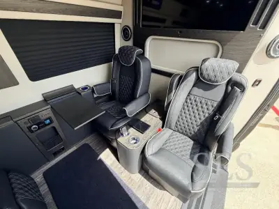 2027 Ogv Luxury Coach V-Drive 10OB photo 23