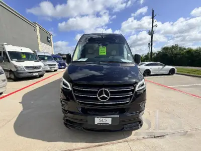 2027 Ogv Luxury Coach V-Drive 10OB photo 9