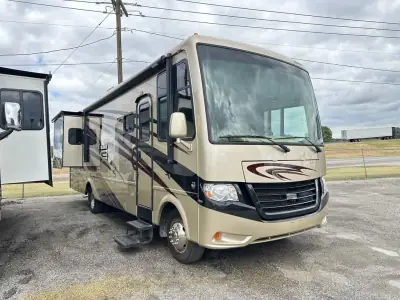2013 Newmar Bay Star 3124 photo 2