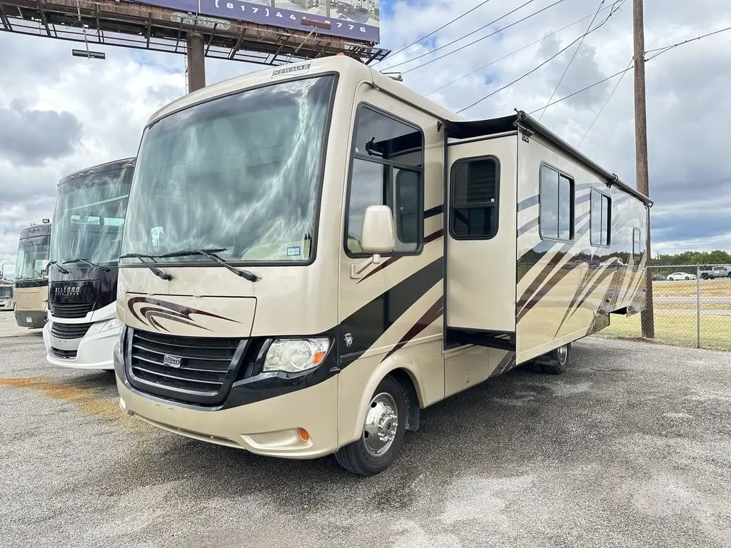 2013 Newmar Bay Star 3124 exterior