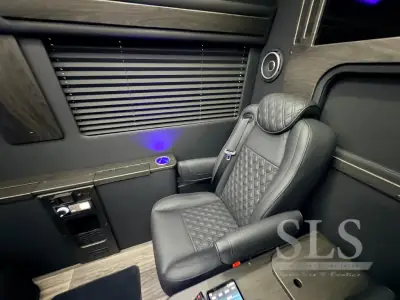 2027 Ogv Luxury Coach V-Drive 10RJ photo 25