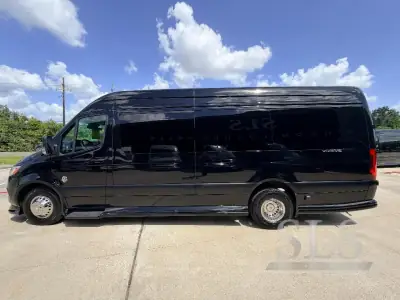 2027 Ogv Luxury Coach V-Drive 10RJ photo 7