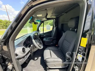2027 Ogv Luxury Coach V-Drive 10RJ photo 10