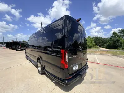 2027 Ogv Luxury Coach V-Drive 10RJ photo 6