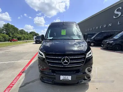 2027 Ogv Luxury Coach V-Drive 10RJ photo 9