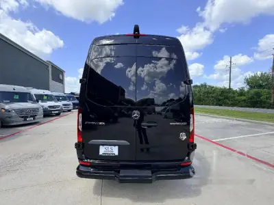 2027 Ogv Luxury Coach V-Drive 10RJ photo 4