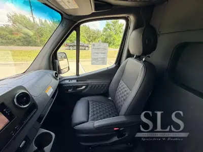 2027 Ogv Luxury Coach V-Drive 10RJ photo 14