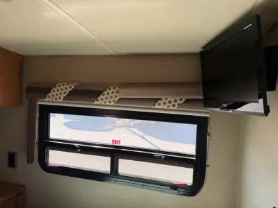 2015 Winnebago 30J photo 34