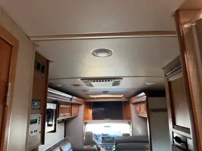 2015 Winnebago 30J photo 21