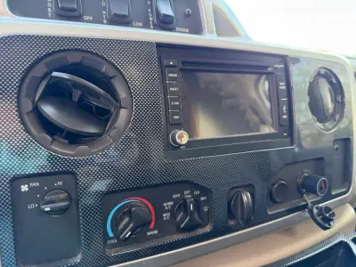2015 Winnebago 30J photo 6