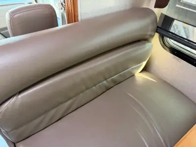 2015 Winnebago 30J photo 8