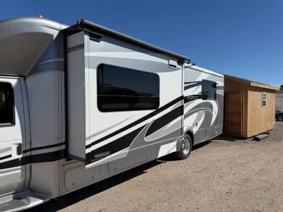 2015 Winnebago 30J photo 5
