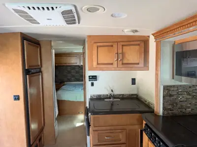 2015 Winnebago 30J photo 30