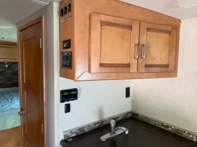 2015 Winnebago 30J photo 27