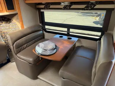 2015 Winnebago 30J photo 25