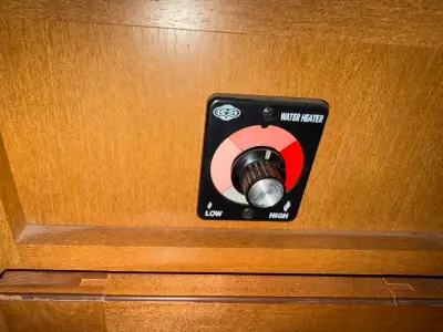 2015 Winnebago 30J photo 23