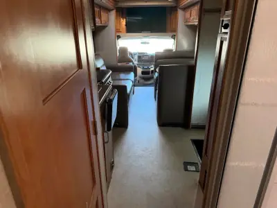 2015 Winnebago 30J photo 20