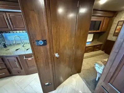 2016 Coachmen CROSS COUNTRY 404RB photo 47