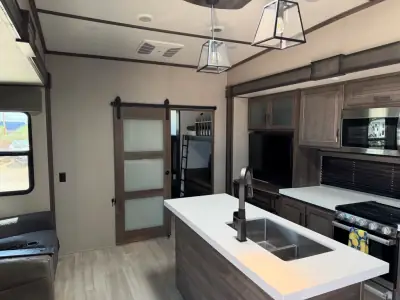2021 Grand Design SOLITUDE S-CLASS 3704BH photo 22