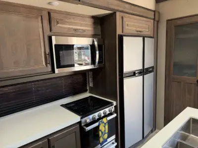 2021 Grand Design SOLITUDE S-CLASS 3704BH photo 4