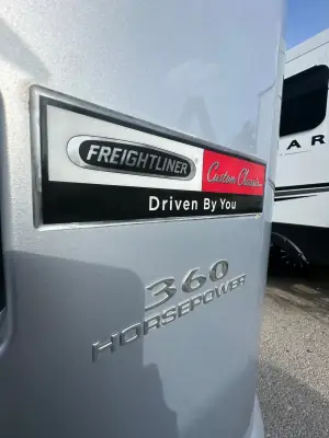 2013 Winnebago Itasca MERIDIAN 36M photo 4