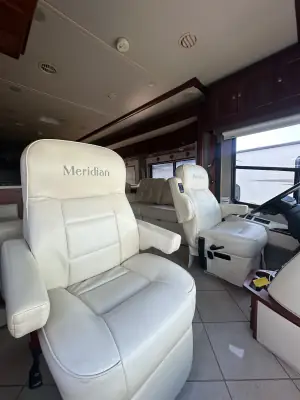 2013 Winnebago Itasca MERIDIAN 36M photo 6