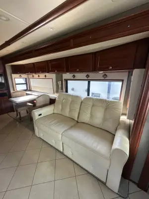 2013 Winnebago Itasca MERIDIAN 36M photo 13