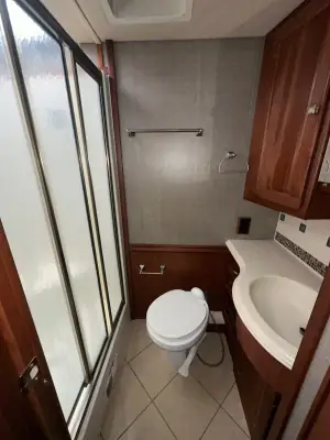 2013 Winnebago Itasca MERIDIAN 36M photo 20