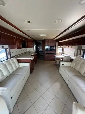 2013 Winnebago Itasca MERIDIAN 36M photo 11