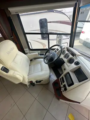2013 Winnebago Itasca MERIDIAN 36M photo 7