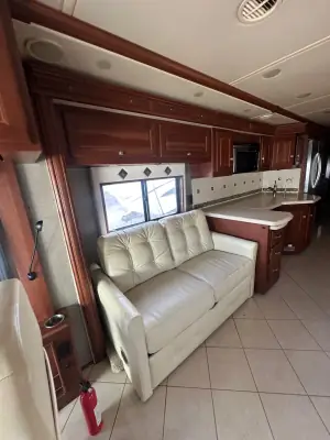 2013 Winnebago Itasca MERIDIAN 36M photo 12