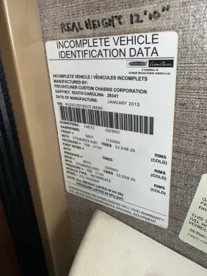 2013 Winnebago Itasca MERIDIAN 36M photo 23