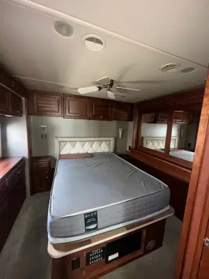 2013 Winnebago Itasca MERIDIAN 36M photo 19