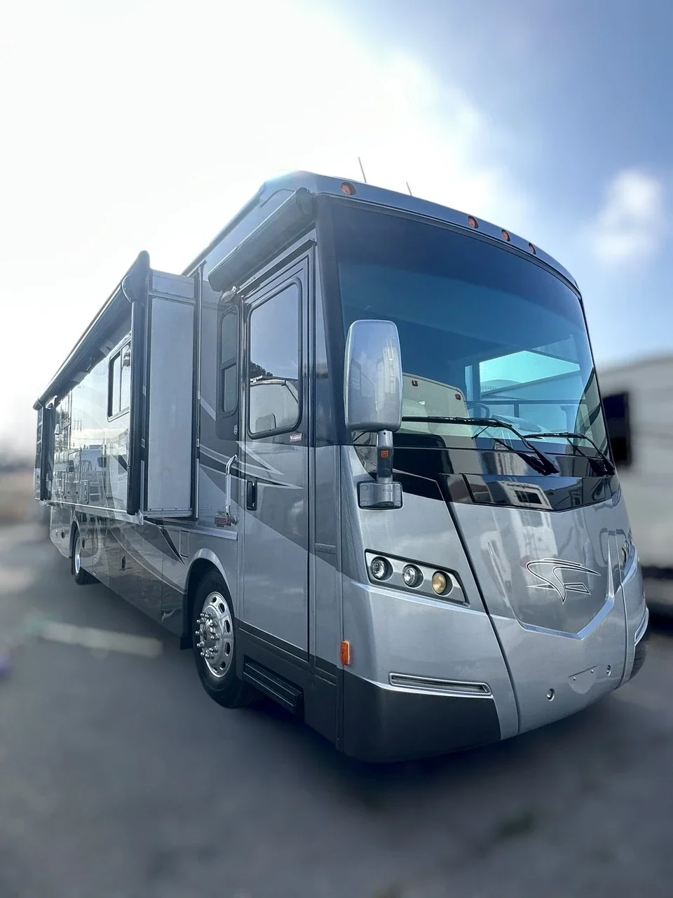 2013 Winnebago Itasca MERIDIAN 36M exterior
