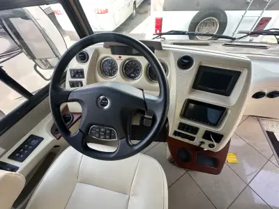 2013 Winnebago Itasca MERIDIAN 36M photo 8