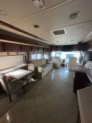 2013 Winnebago Itasca MERIDIAN 36M photo 22
