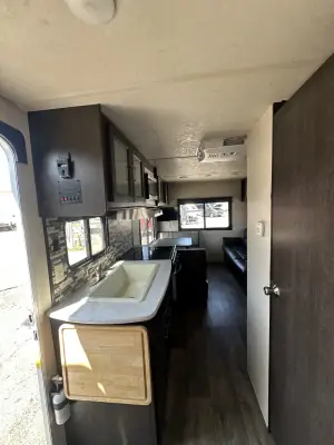 2018 Forest River SALEM CRUISE LITE 202RDXL photo 11
