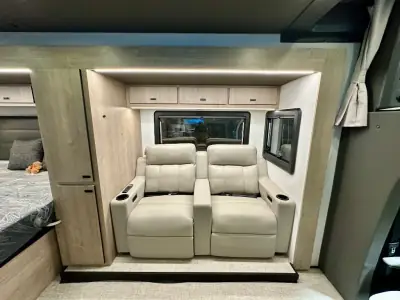2026 Grand Design Lineage Series M 25FW photo 14