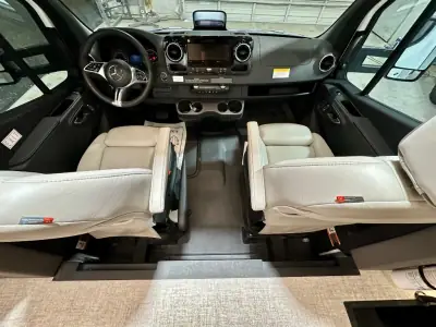 2026 Grand Design Lineage Series M 25FW photo 9