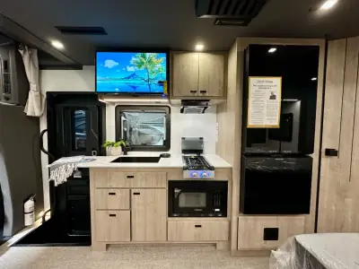 2026 Grand Design Lineage Series M 25FW photo 19
