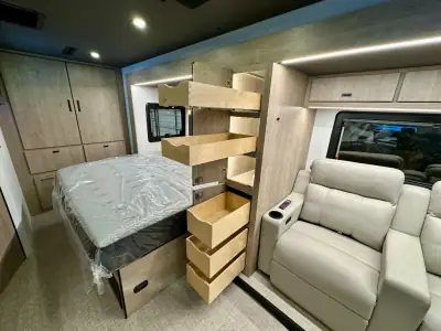 2026 Grand Design Lineage Series M 25FW photo 18
