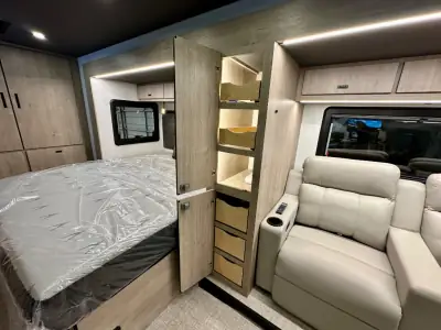 2026 Grand Design Lineage Series M 25FW photo 17