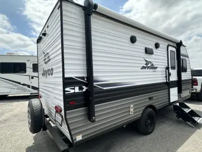 2024 Jayco JAY FLIGHT SLX 174BHW photo 4