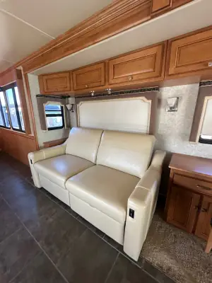 2010 Winnebago Journey 40L photo 36