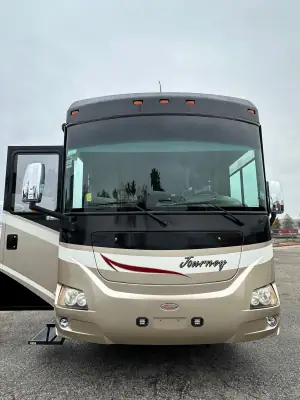 2010 Winnebago Journey 40L photo 3