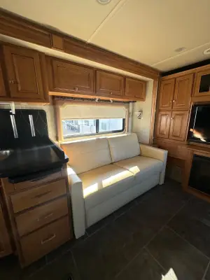 2010 Winnebago Journey 40L photo 37