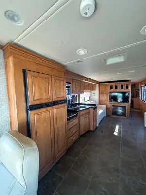 2010 Winnebago Journey 40L photo 34