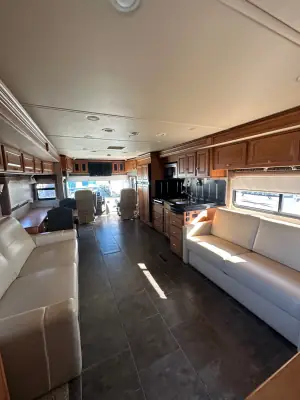 2010 Winnebago Journey 40L photo 22
