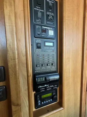2010 Winnebago Journey 40L photo 18