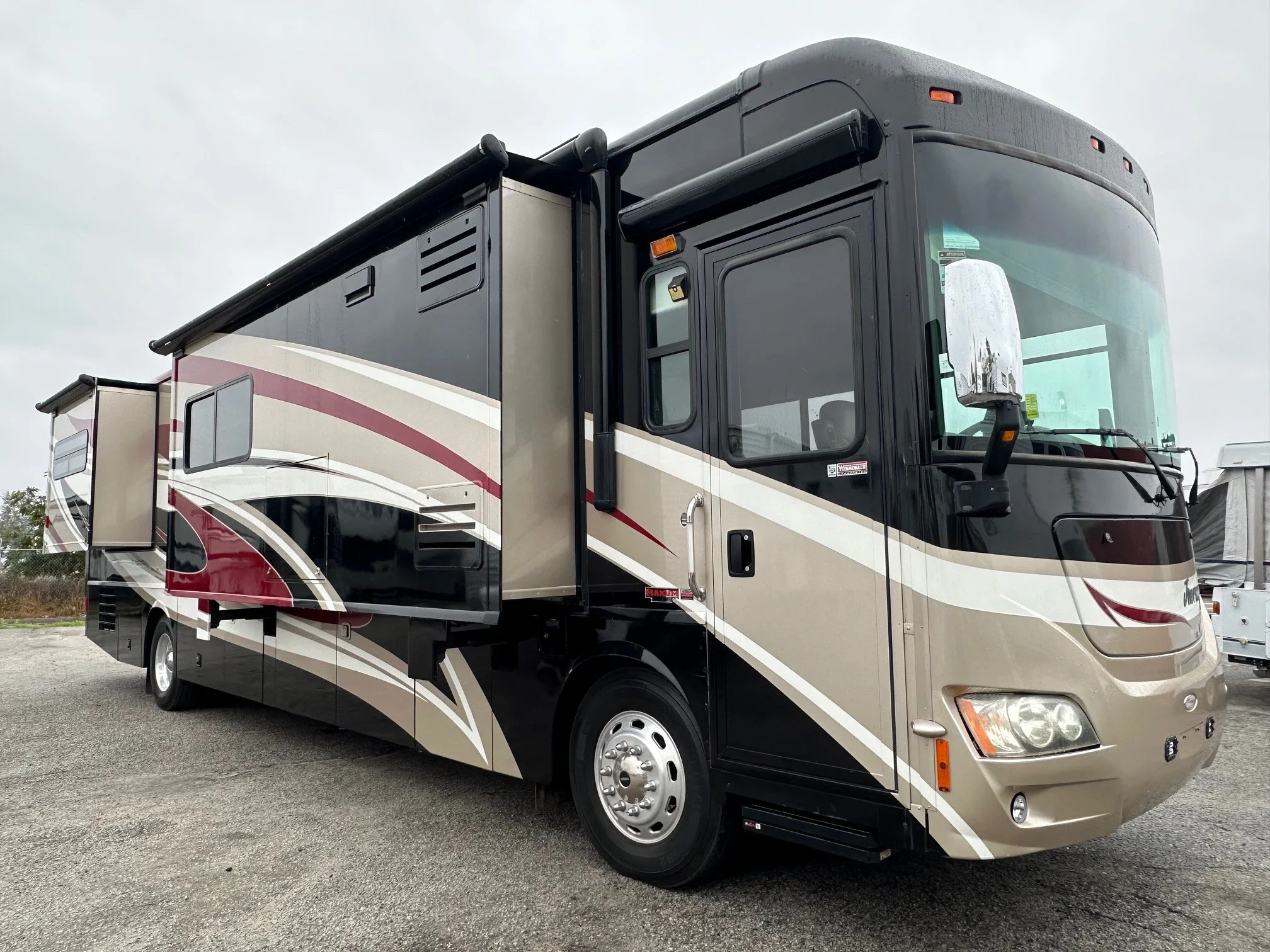 2010 Winnebago Journey 40L exterior